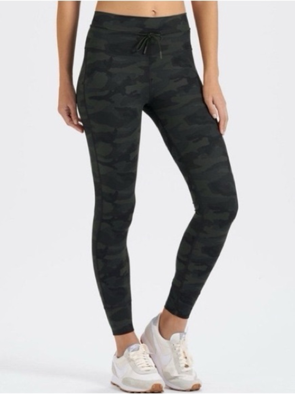 Vuori Women’s Daily Leggings High Rise in Black Green Camo S